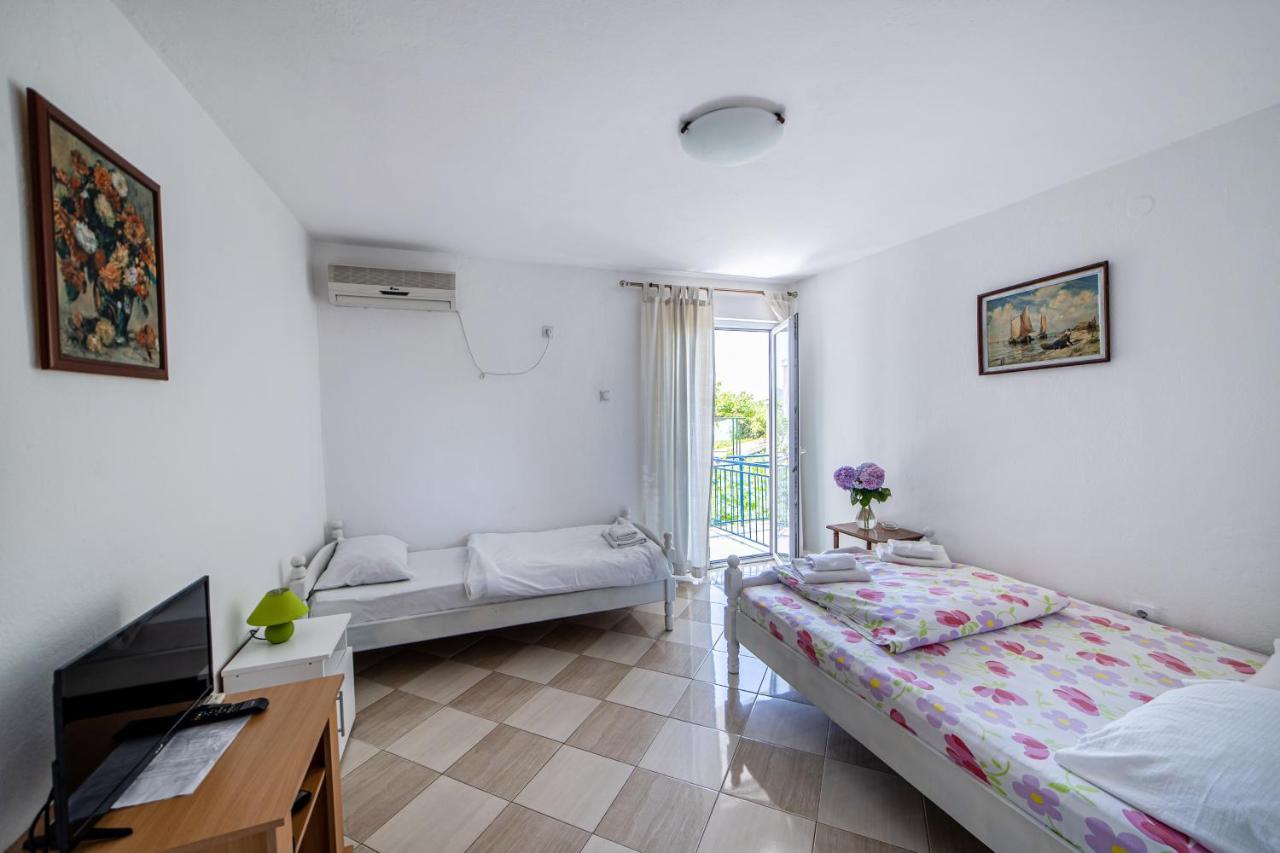 Apartments Vila Nikolic Rafailovici Ngoại thất bức ảnh