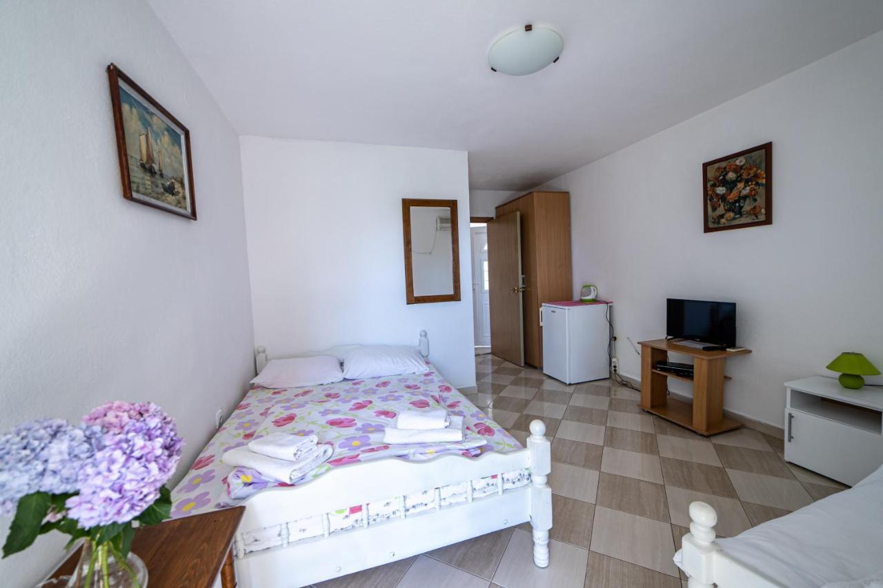 Apartments Vila Nikolic Rafailovici Ngoại thất bức ảnh