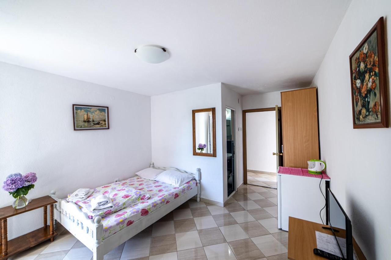 Apartments Vila Nikolic Rafailovici Ngoại thất bức ảnh