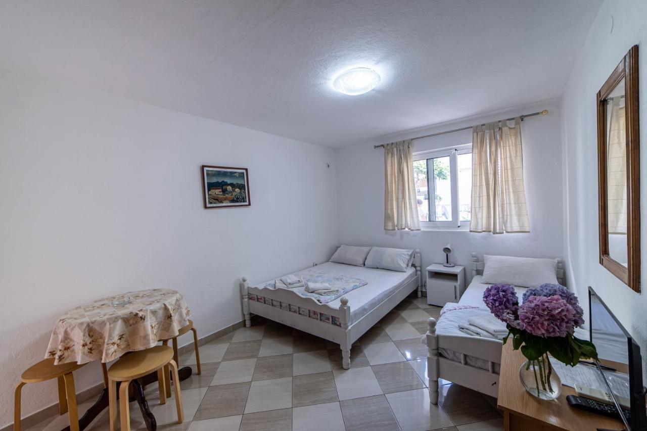 Apartments Vila Nikolic Rafailovici Ngoại thất bức ảnh