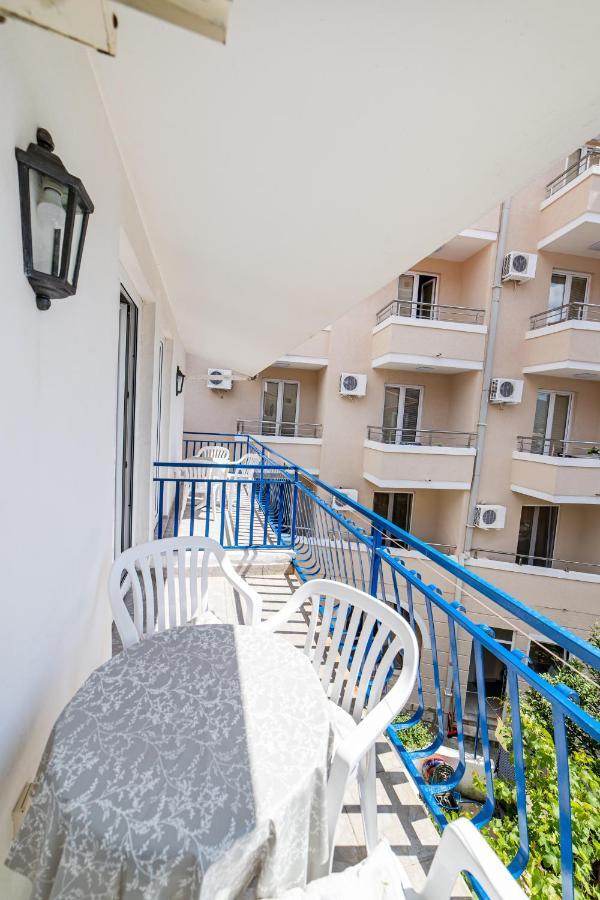 Apartments Vila Nikolic Rafailovici Ngoại thất bức ảnh